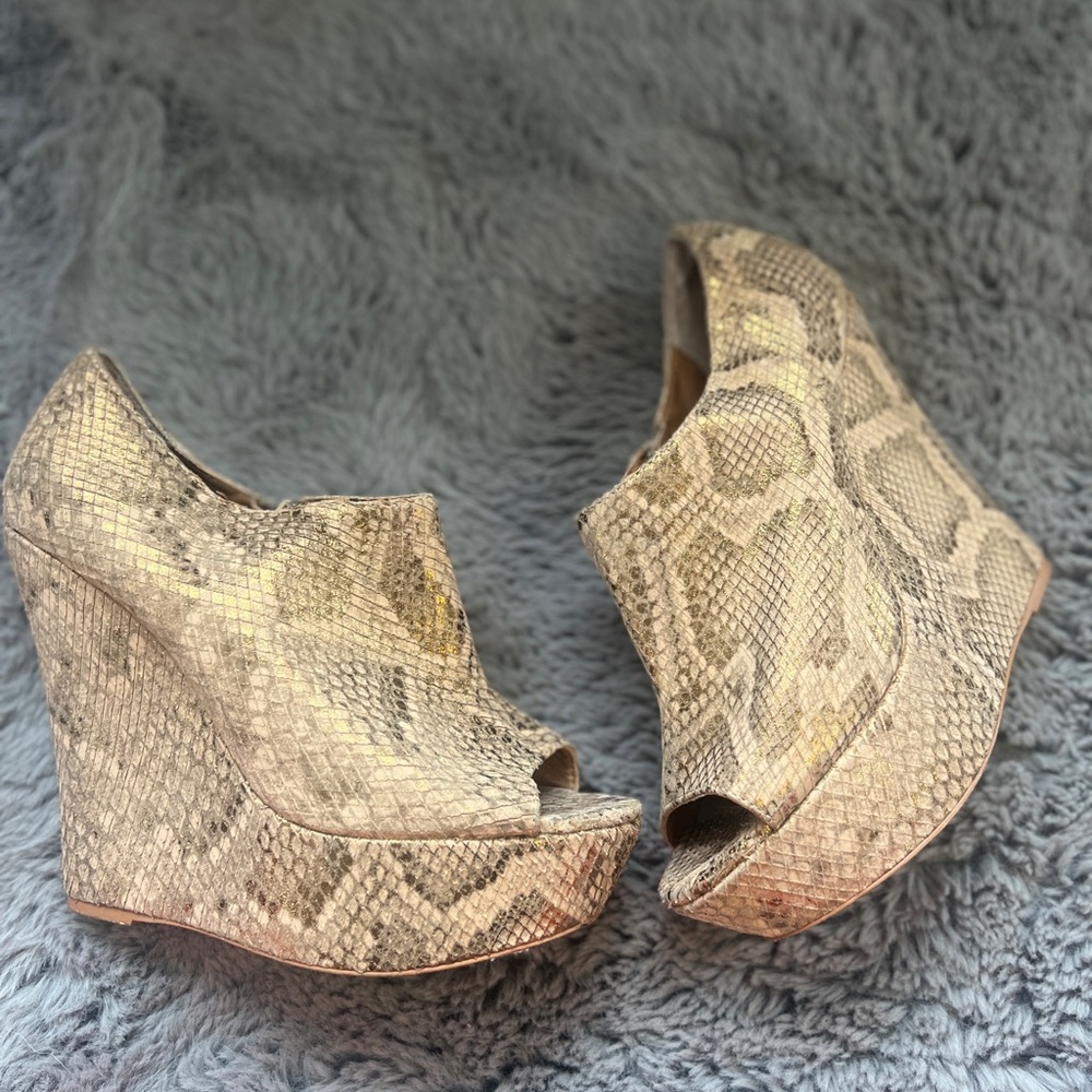 Leather snakeskin Steve Madden Platform wedges